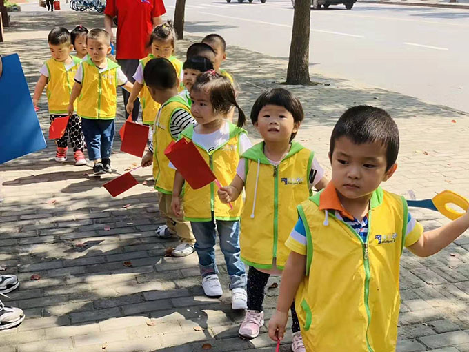 “向國旗敬禮、弘揚愛國精神”--記嬰智貝佳老閔行園兒童之家托管班國慶活動